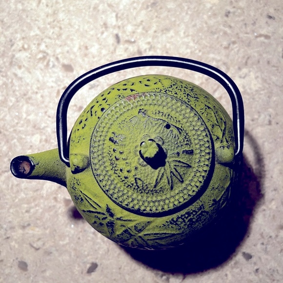 ‼️SOLD‼️Japanese Cast Iron Teapot with Keep Hot Tea Light Base Removable Trivet - Picture 10 of 15